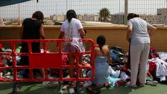 Após entrada massiva de migrantes, Ceuta enfrenta desafios humanitários e sanitários.