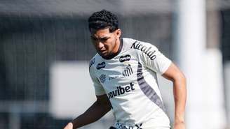 Rony, atacante do Santos, em treino antes de partida contra o Remo, pelo jogo de volta das oitavas de final da Copa do Brasil de 2026 - 