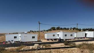 As caravanas das 17 famílias de colonos israelenses que vivem em Umm al Khair desde abril.