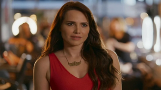 Quem Ama Cuida Adriana descobre fortuna de Arthur e suspeita de armação