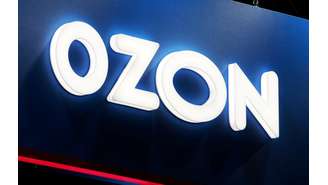 Imagem que mostra um painel com o logotipo da Ozon durante o Fórum Econômico Internacional de São Petersburgo (SPIEF), em São Petersburgo, Rússia, em 19 de junho de 2025