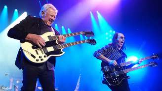 Alex Lifeson e Geddy Lee durante show do Rush em 2026