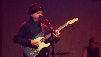Richard Lloyd durante show em janeiro de 2026