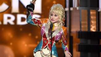 Dolly Parton ganhou vários prêmios pelo filme Coat of Many Colors, inspirado em sua canção de mesmo nome.