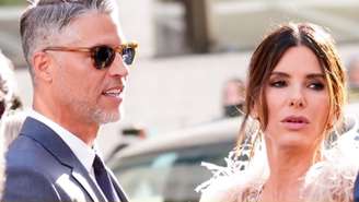 Sandra Bullock afirmou ter buscado apoio profissional para os filhos logo após o diagnóstico de Bryan Randall, falecido em decorrência da ELA