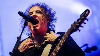 Robert Smith, cantor do grupo britânico The Cure, no Roskilde Festival, em 1° de julho de 2026.
