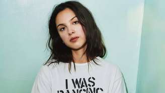 Olivia Rodrigo lançou a música "Serena Joy", inspirada na personagem de mesmo nome de "O Conto da Aia". A faixa chegou ao público em 21 de agosto de 2026, em formato de CD, com apenas 500 cópias disponíveis na Analog Music Shop, em Tustin, na Califórnia. Todas as unidades se esgotaram em poucas horas.