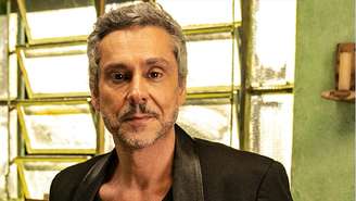 Alexandre Nero interpreta Tico Leonel na novela No Rancho Fundo, da TV Globo