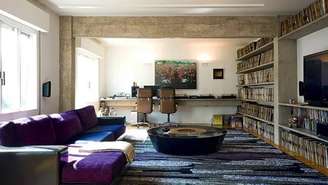 Sala de estar brutalista suave: como unir concreto e conforto no ambiente