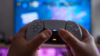 Sony passa a focar em monetizar a base atual de jogadores do PlayStation 5