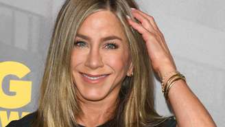 Descubra como adotar as milk nails, a tendência de unhas leitosas e minimalistas que conquistou famosas como Jennifer Aniston e Selena Gomez