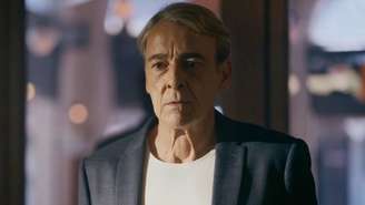 Ulisses vai vender parte da joalheria para Adriana (Imagem: Reprodução/Globo)