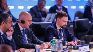 O ministro das Finanças da Rússia, Anton Siluanov, e representantes do Banco Central da Rússia participam de uma sessão plenária durante a reunião dos ministros das Finanças e presidentes dos bancos centrais dos países do G20 em Asheville, Carolina do Norte, EUA, em 31 de agosto de 2026.