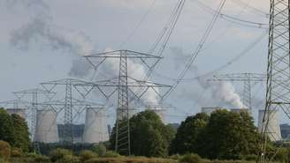 Vista da usina elétrica de Jaenschwalde, após elementos explosivos terem sido encontrados em uma subestação nas proximidades, em Turnow-Preilack, Alemanha, em 1° de setembro de 2026.