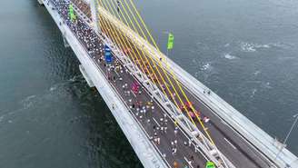 Prova atravessa a Ponte de Guaratuba, um dos grandes símbolos da primeira edição (Foto: Framesbr)