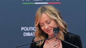 O gabinete da primeira-ministra italiana Giorgia Meloni é o mais longevo governo de extrema direita da história da Itália no pós-guerra. Na foto, Meloni participa do Atreju, encontro político organizado pela juventude do partido conservador "Irmãos da Itália" (Fratelli d'Italia), em dezembro de 2023, em Roma.