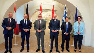 Ministros dos cinco países europeus reuniram-se em Copenhague para discutir a criação de centros de retorno, destinados a acolher imigrantes cujos pedidos de asilo foram rejeitados.