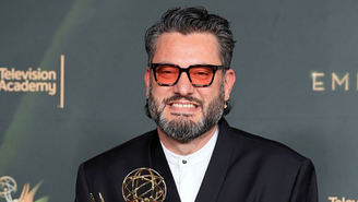 Brasileiro Miguel Gandelman vence Emmy pela direção musical do show de Bad Bunny no Super Bowl e celebra importante conquista na carreira