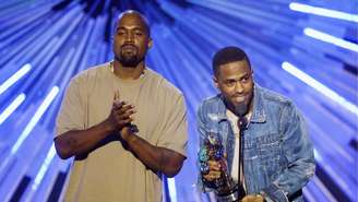 Kanye West e Big Sean recebem prêmio no MTV Video Music Awards, em agosto de 2015