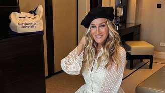 Sarah Jessica Parker concedeu uma entrevista à Vogue britânica e respondeu a uma série de perguntas rápidas sobre sua vida pessoal e profissional. Na conversa, a atriz falou sobre “Sex and the City”, sua relação com a personagem Carrie Bradshaw, a família e alguns de seus hábitos.