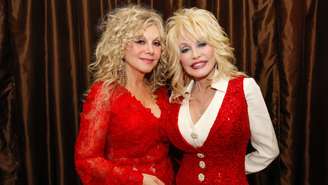 Stella Parton e Dolly Parton em 2014