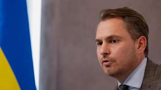Envolvido em alegações de corrupção, o Procurador-Geral Ruslan Kravchenko anunciou sua renúncia em 7 de setembro de 2026.