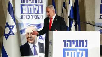 O primeiro-ministro israelense, Benjamin Netanyahu, encerra declaração feita à imprensa em Jerusalém, em 8 de setembro de 2026.