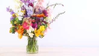 Como conservar flores no vaso: o truque simples com vinagre que faz o arranjo durar muito mais
