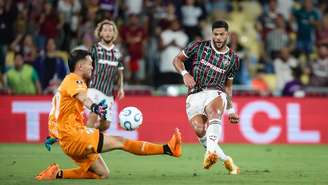 Hulk marcou um belo gol após receber passe magistral de PH Ganso –
