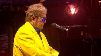 Elton John deixou o Rio de Janeiro de cadeira de rodas depois de se apresentar no Rock in Rio