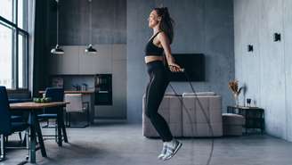 Exercícios simples e fáceis de adaptar podem fazer parte do treino, mas exigem determinados cuidados para a evitar lesões