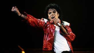Michael Jackson canta no Madison Square Garden, em Nova York, durante sua turnê Bad, em 1988