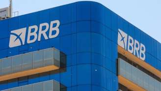 A Polícia Federal concluiu que as fraudes praticadas entre o Banco Master e o Banco de Brasília (BRB) somaram cerca de R$ 17 bilhões e foram estruturadas mediante produção massiva de documentos falsos e a utilização de uma empresa de fachada.  