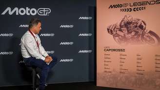 Loris Capirossi recebe a medalha de MotoGP Legend em cerimônia realizada em Misano.
