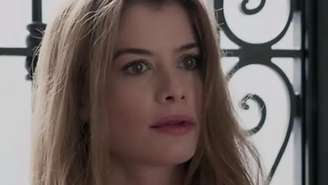 Lívia (Alinne Moraes) em 'Além do Tempo'