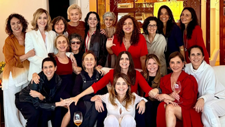 Malu Mader comemora aniversário de 60 anos rodeada por famosas