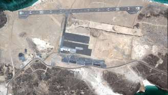Os houthis chegaram à estratégica ilha Perim, no Iêmen, a fim de aumentar controle de uma rota de navegação vital na região, ilustrada por uma foto de satélite de 11 de setembro de 2026.