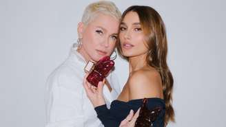 Mãe e filha Meneghel marcam presença no desfile de Carolina Herrera