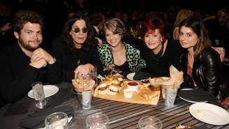 A família Osbourne em 2010 (E
