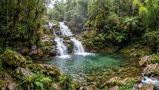 As cachoeiras da região e as trilhas bem demarcadas proporcionam momentos revigorantes de contato com a natureza e tranquilidade.