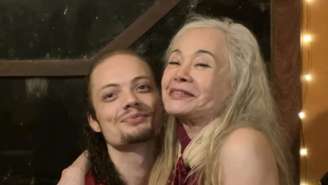 Aos 77 anos, Tania Alves comemora aniversário ao lado do marido de 28 anos