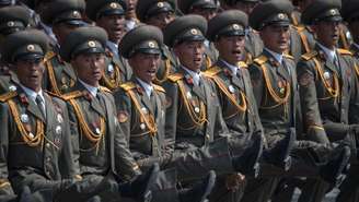 Soldados do Exército Popular Coreano marcham durante uma parada militar em Pyongyang, em abril de 2017