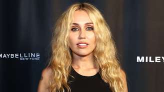 Miley Cyrus na nova era "Bass Persuades"