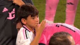 Filho de Messi cheirou camisa do pai e fez careta em vídeo que circula nas redes sociais