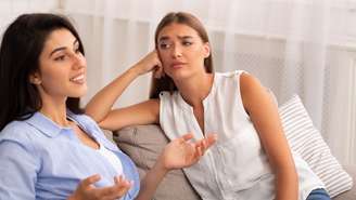 Por que julgamos tanto os outros? A psicologia ajuda a entender como comparação, insegurança e autocrítica podem nos influenciar