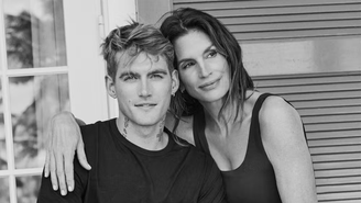 Presley Gerber ao lado da mãe, Cindy Crawford —