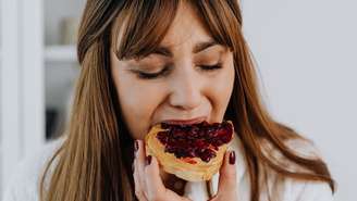Barriga inchada após comer: saiba identificar quando é apenas digestão ou sinal de alerta