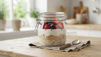 Utilize frutas maduras para dar doçura natural e cremosidade à sua massa matinal sem açúcar refinado.