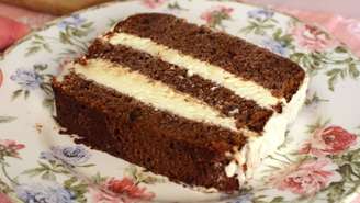 Aprenda como fazer bolo tiramisù com massa de café e chocolate