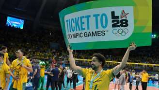 Seleções brasileiras de vôlei conquistam vagas para Olimpíadas em vitórias sobre os argentinos